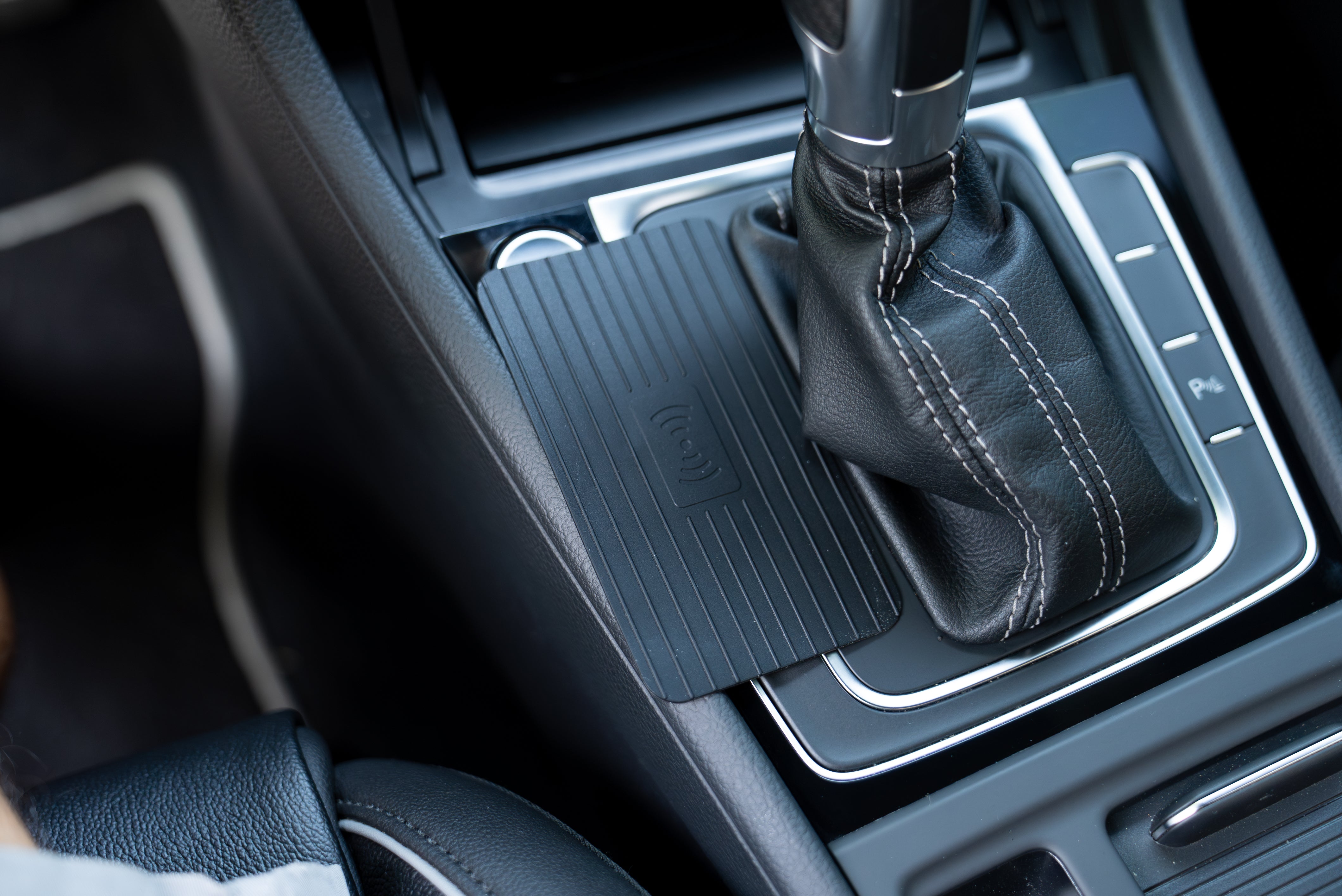 Wireless Charger Center Console Tray Upgrade For Golf MK7 MK7.5 2013-2018 (TSI, GTI, R) - Plug & Play - EuroSpeed