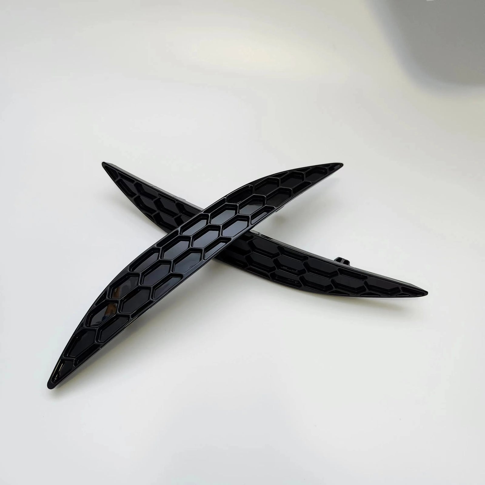 Gloss Black Honeycomb Reflector Delete Inserts - Volkswagen Golf MK7 (2013-2017)