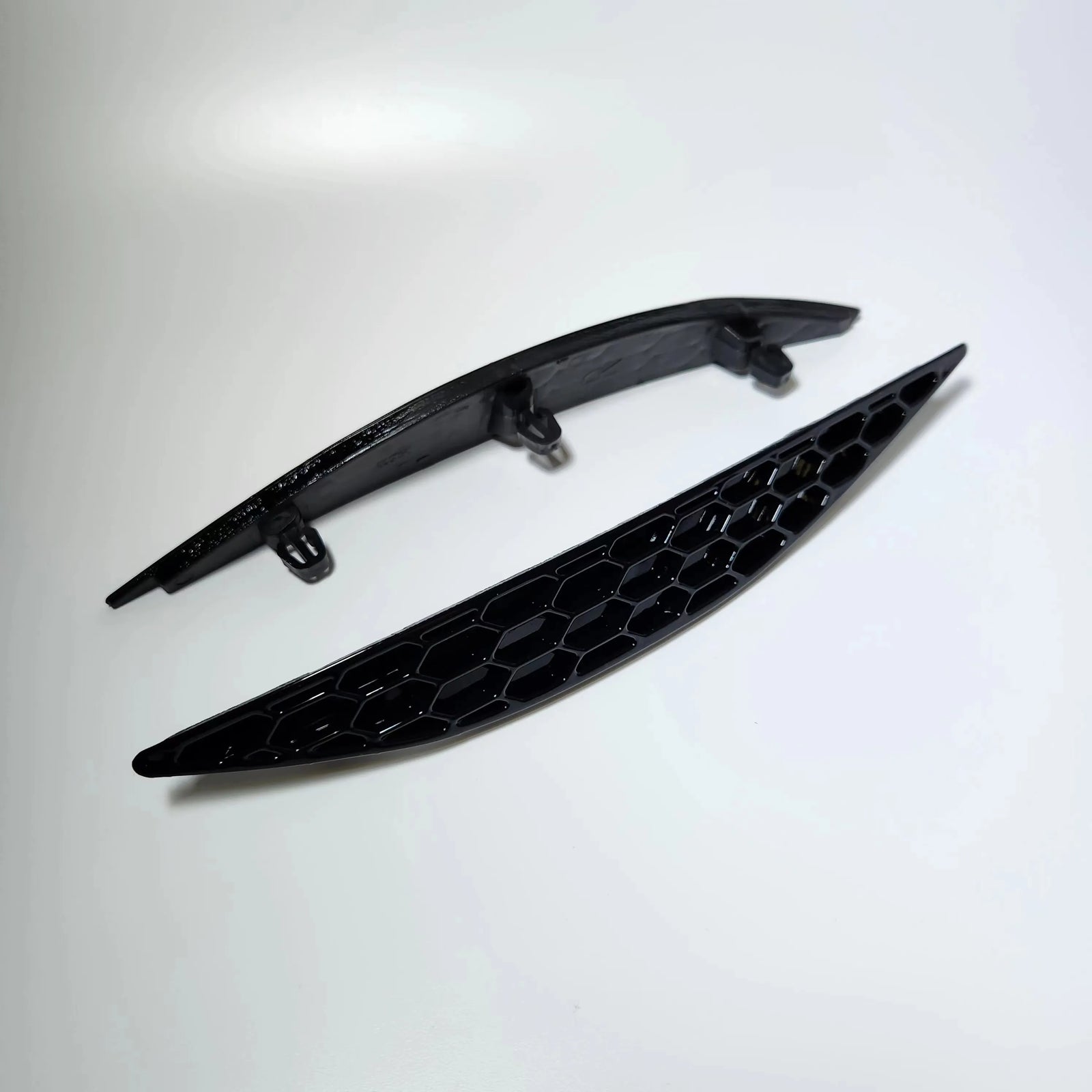 Gloss Black Honeycomb Reflector Delete Inserts - Volkswagen Golf MK7 (2013-2017)