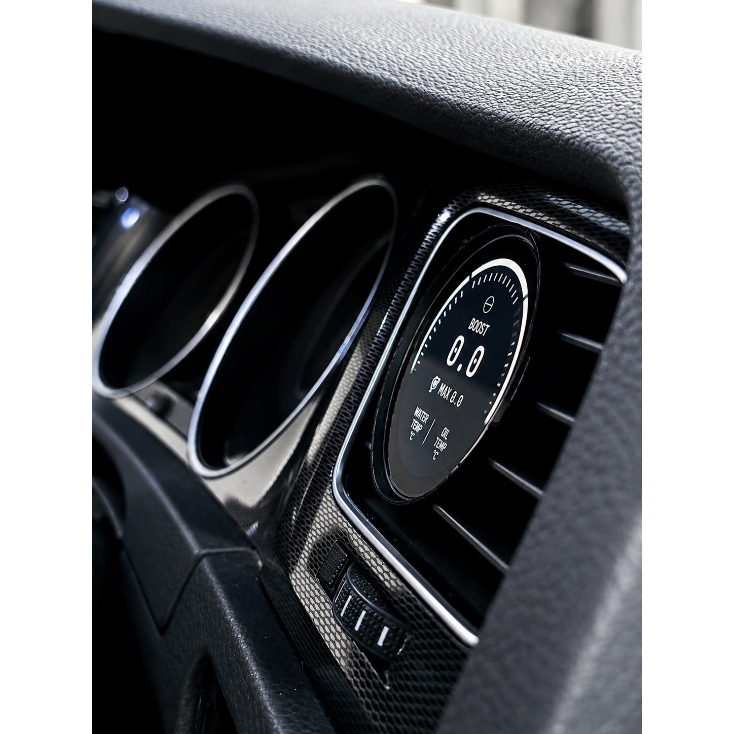 Zeroline Vent Gauge close-up in a Volkswagen Golf MK7 dashboard vent